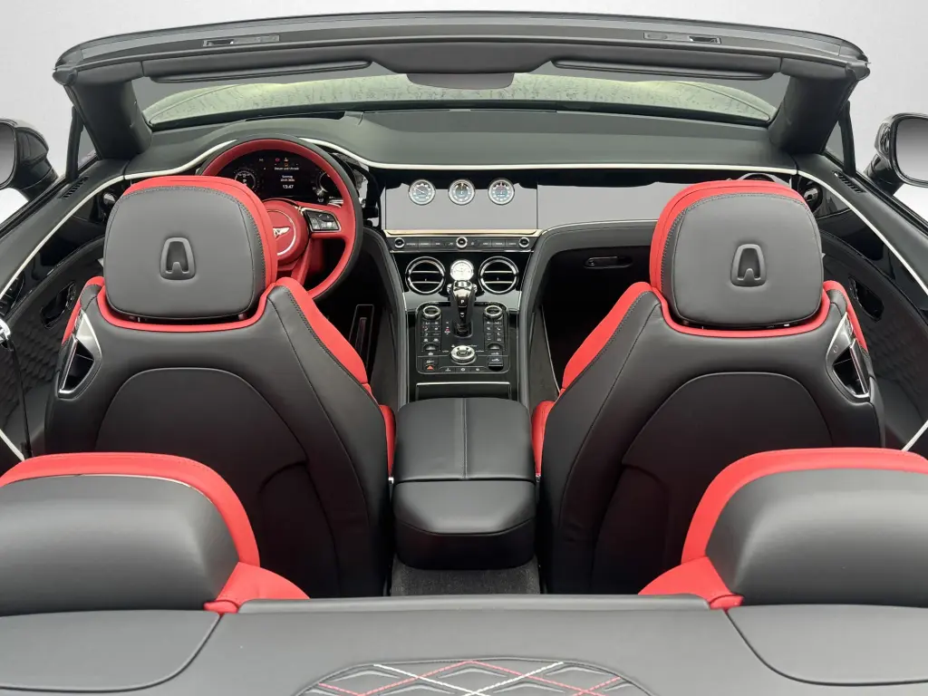 Image for 2026 Continental GT Convertible Mulliner V8 Hybrid at position 4