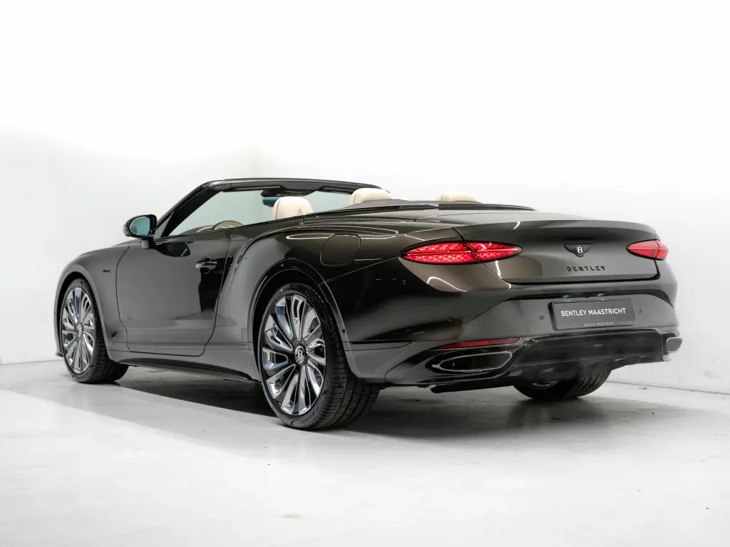 Image for 2026 Continental GT Convertible Mulliner V8 Hybrid at position 3