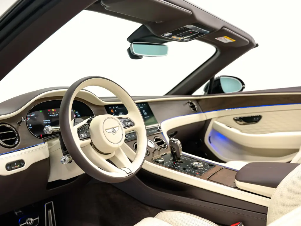 Image for 2026 Continental GT Convertible Mulliner V8 Hybrid at position 2