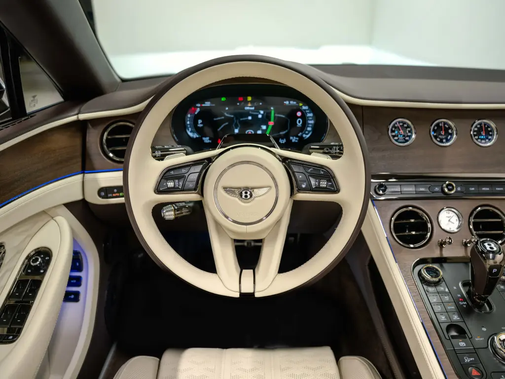 Image for 2026 Continental GT Convertible Mulliner V8 Hybrid at position 4