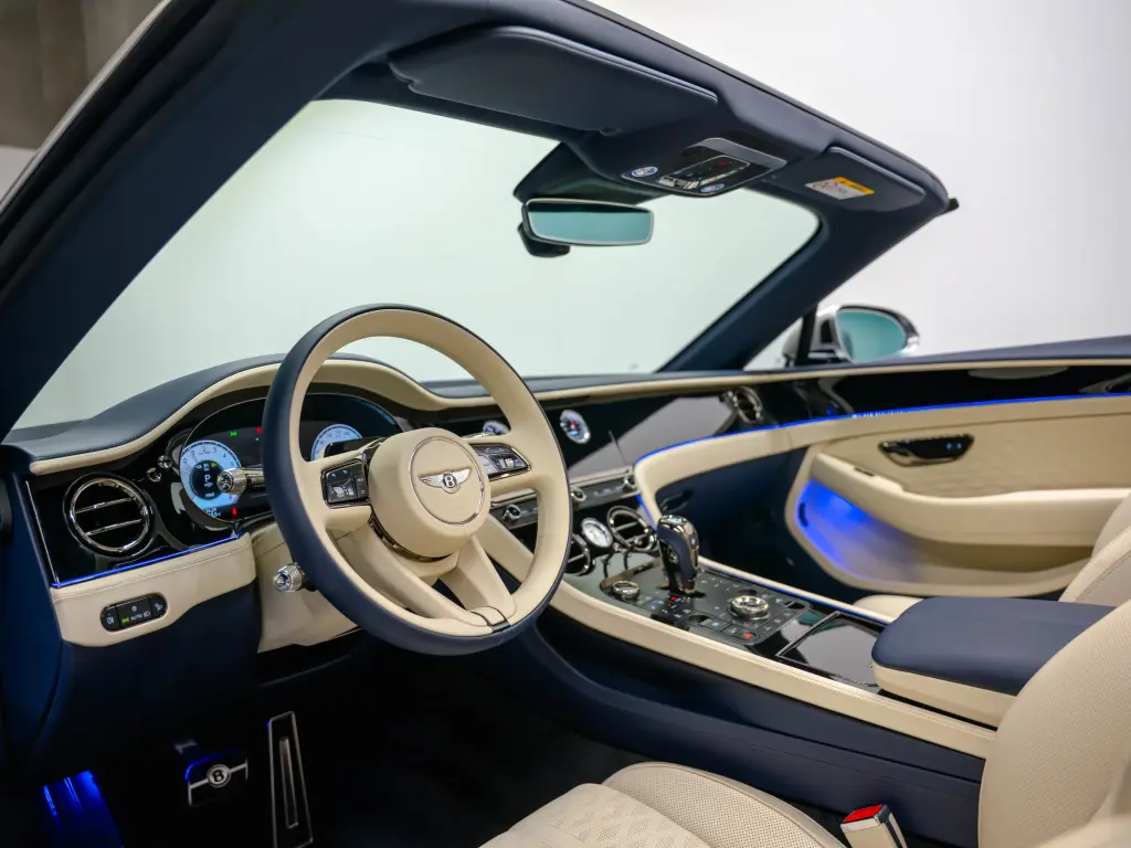2026 Continental GT Convertible Mulliner V8 Hybrid vehicle image
