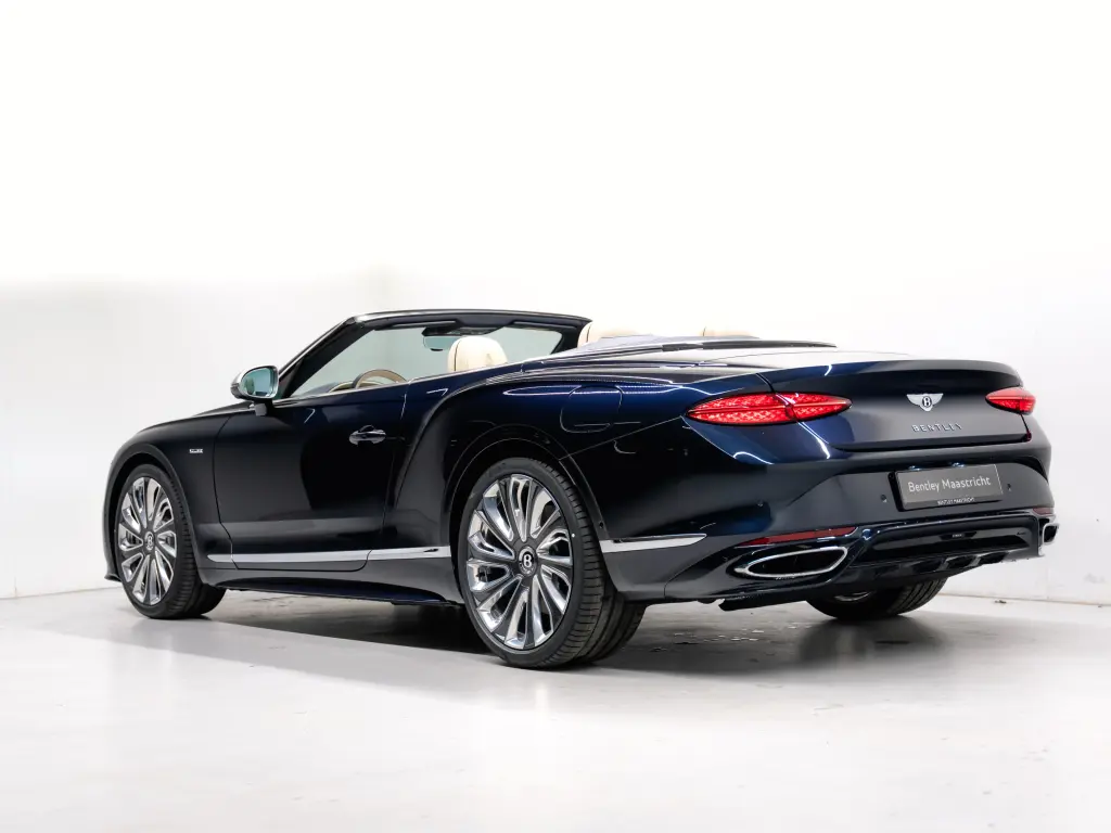 2026 Continental GT Convertible Mulliner V8 Hybrid vehicle image