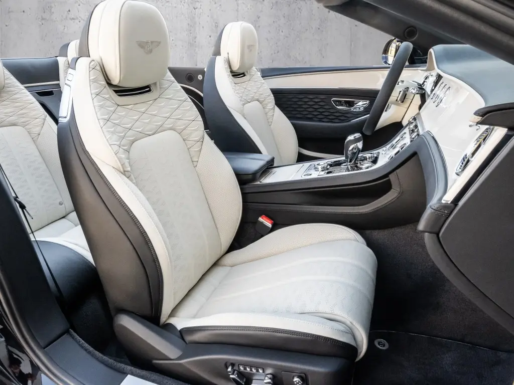Image for 2026 Continental GT Convertible Mulliner V8 Hybrid at position 2