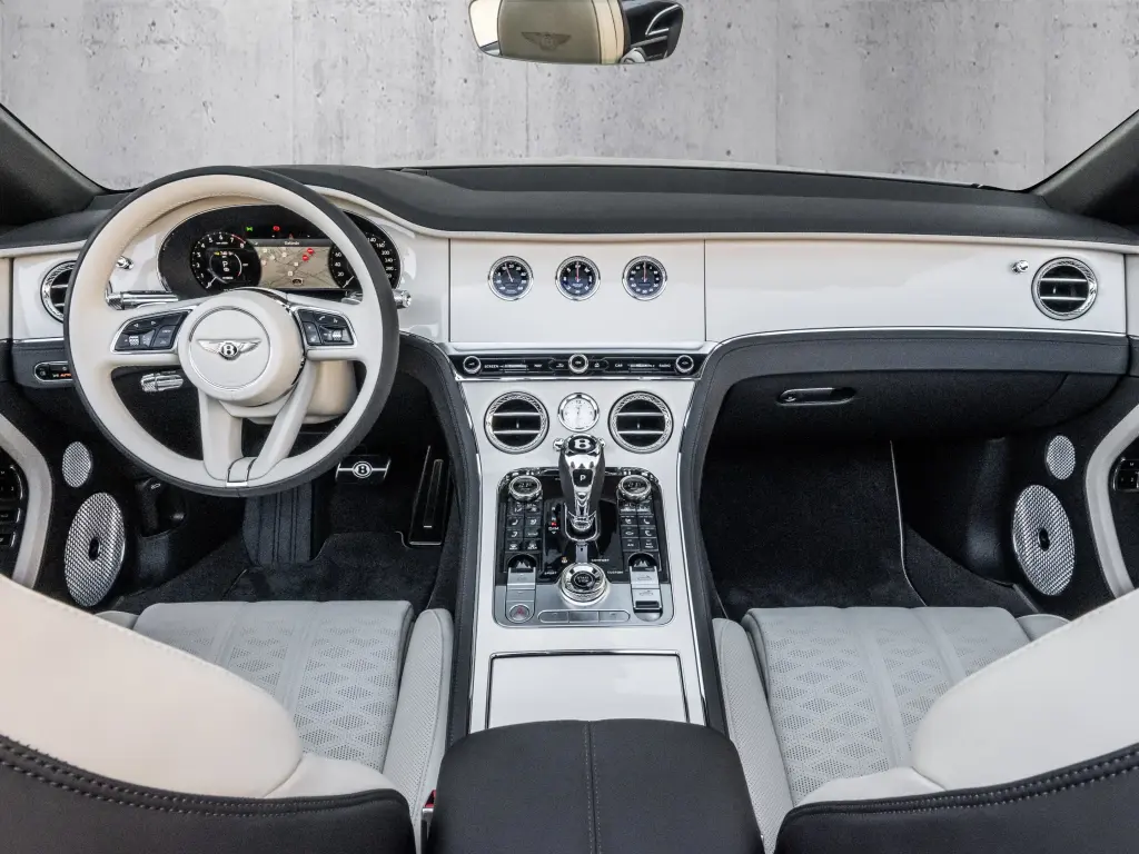 Image for 2026 Continental GT Convertible Mulliner V8 Hybrid at position 4