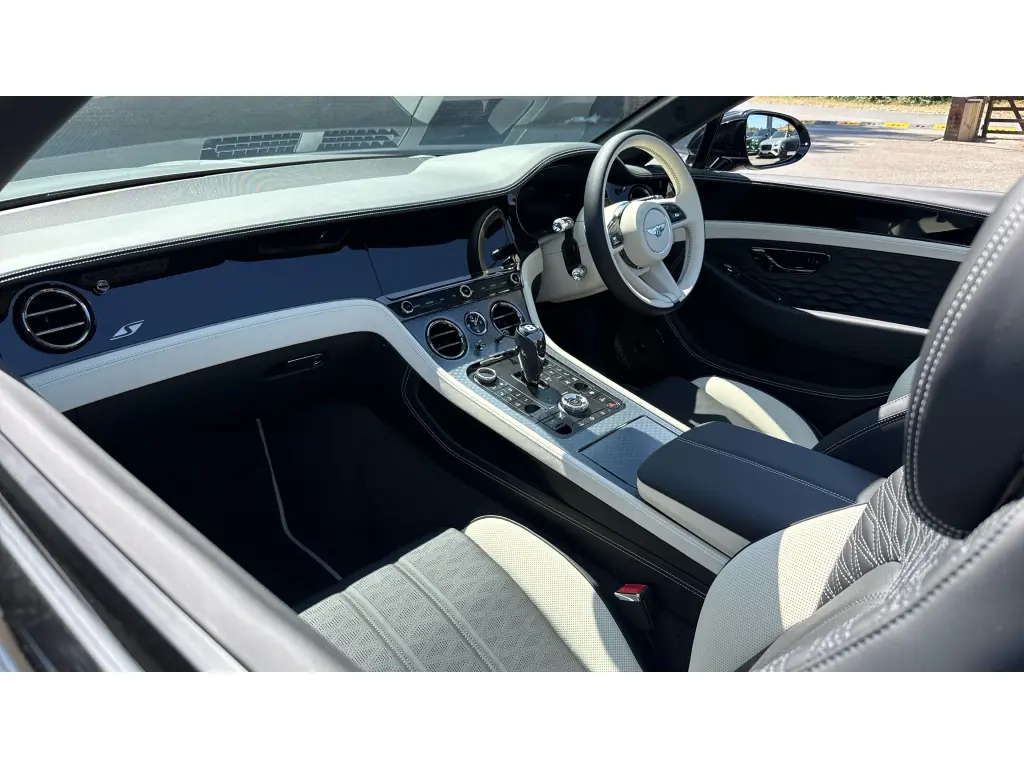 Image for 2026 Continental GT Convertible S V8 Hybrid at position 2