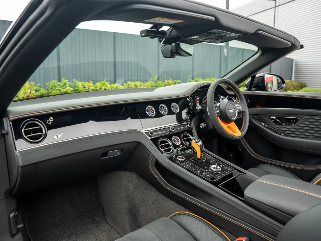 Image for 2026 Continental GT Convertible S V8 Hybrid at position 2