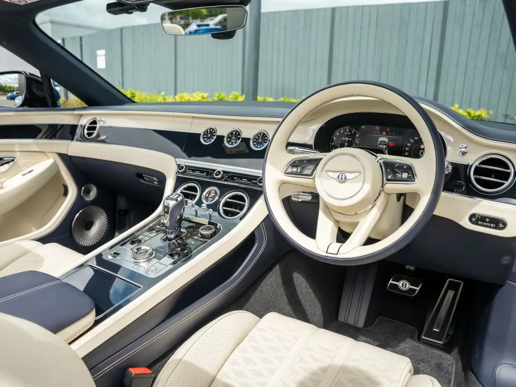 Image for 2026 Continental GT Convertible S V8 Hybrid at position 4