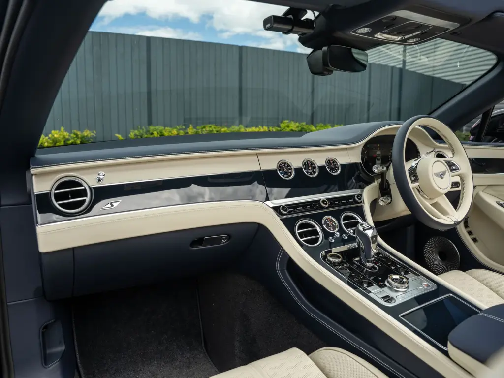 Image for 2026 Continental GT Convertible S V8 Hybrid at position 2
