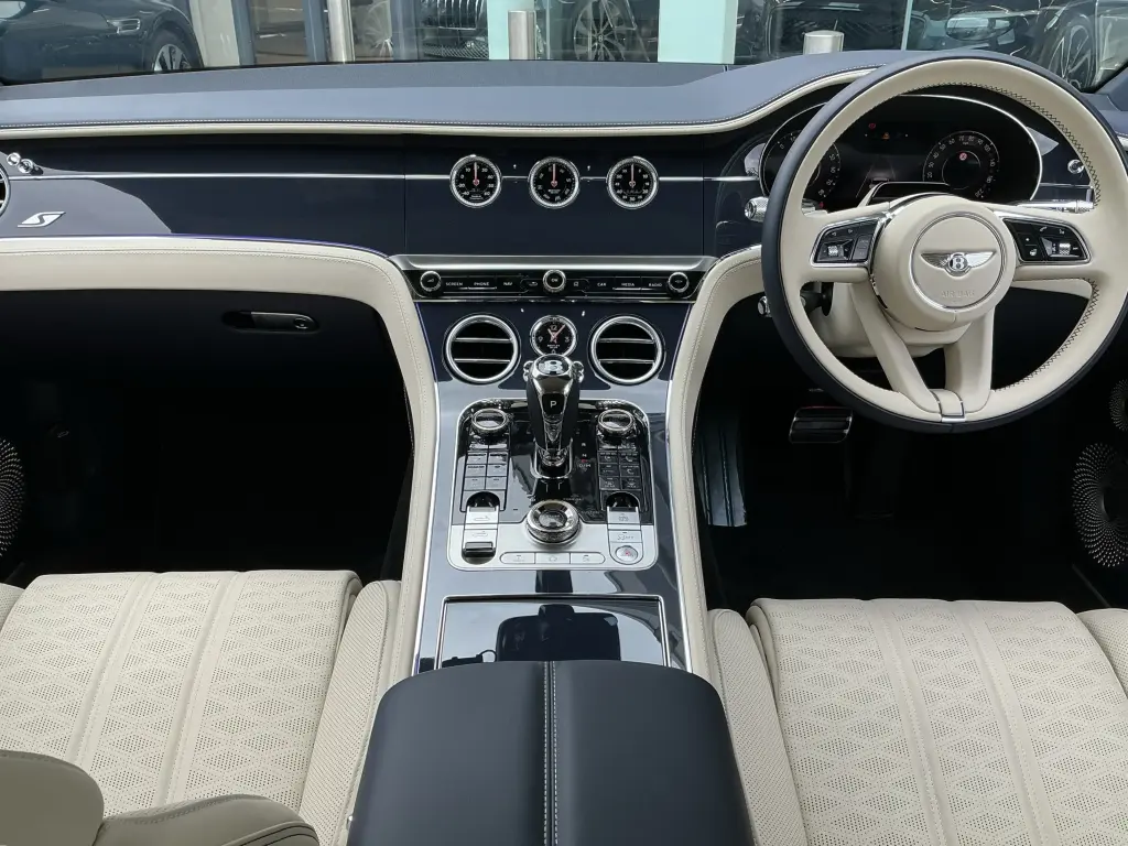 Image for 2026 Continental GT Convertible S V8 Hybrid at position 4