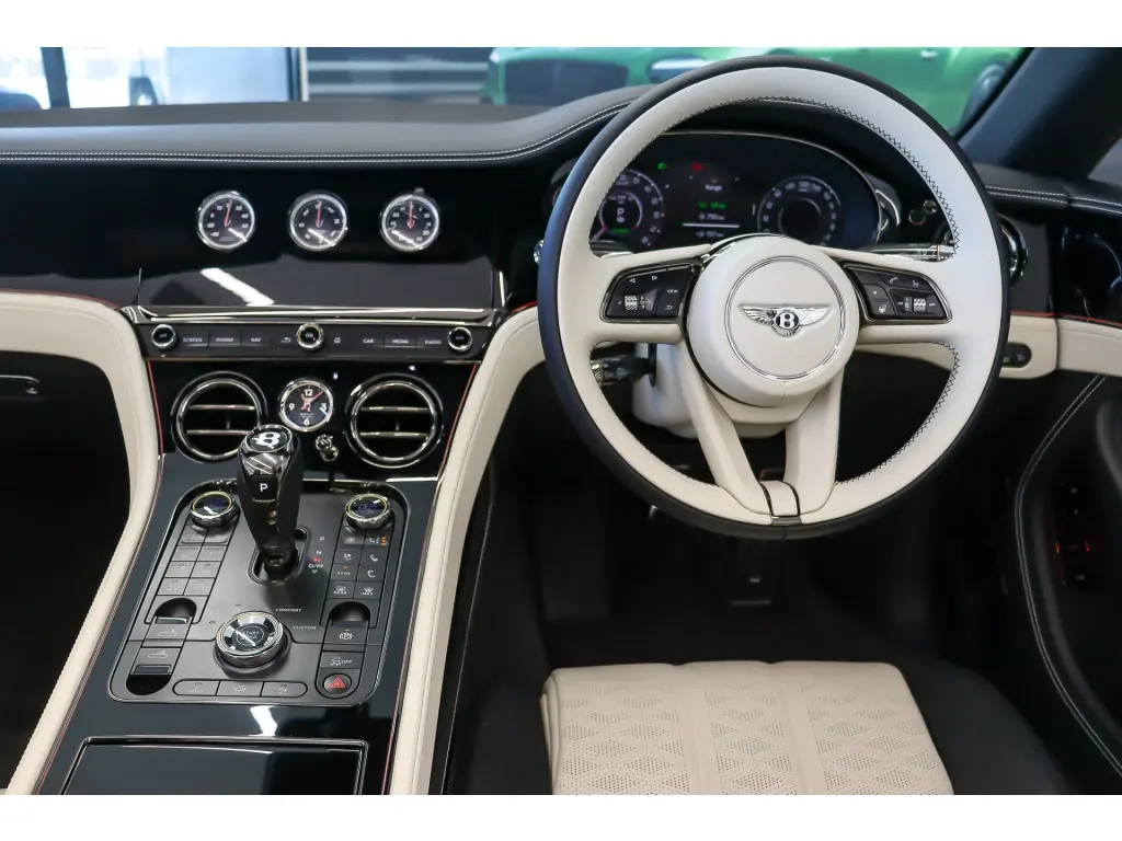 Image for 2026 Continental GT Convertible S V8 Hybrid at position 4