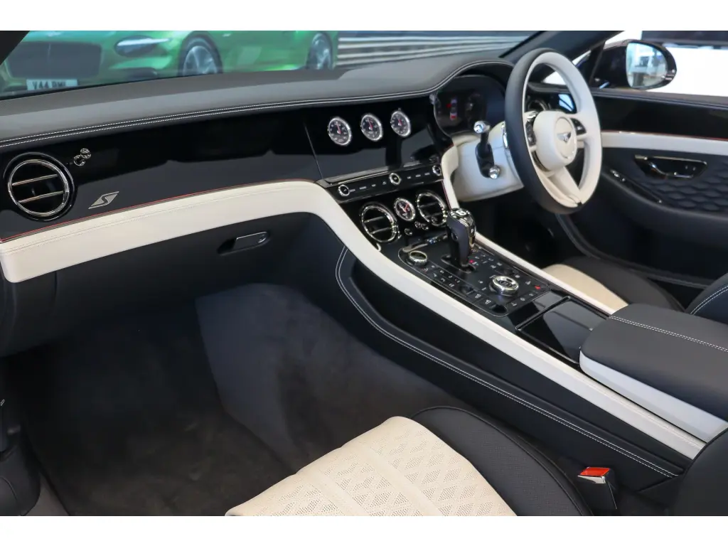 Image for 2026 Continental GT Convertible S V8 Hybrid at position 2