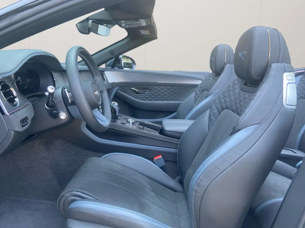 Image for 2025 Continental GT Convertible Speed V8 Hybrid at position 2