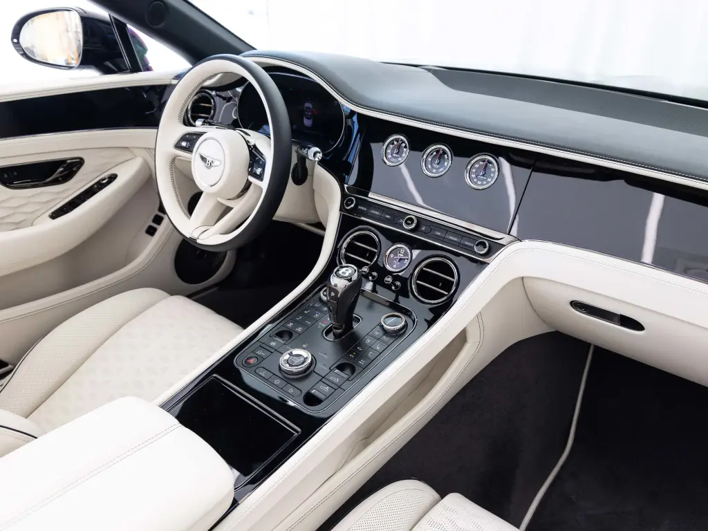 Image for 2026 Continental GT Convertible Speed V8 Hybrid at position 2