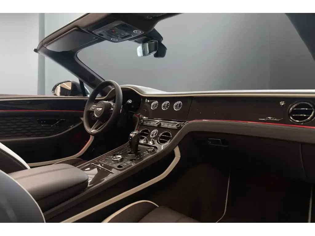 Image for 2026 Continental GT Convertible Speed V8 Hybrid at position 2