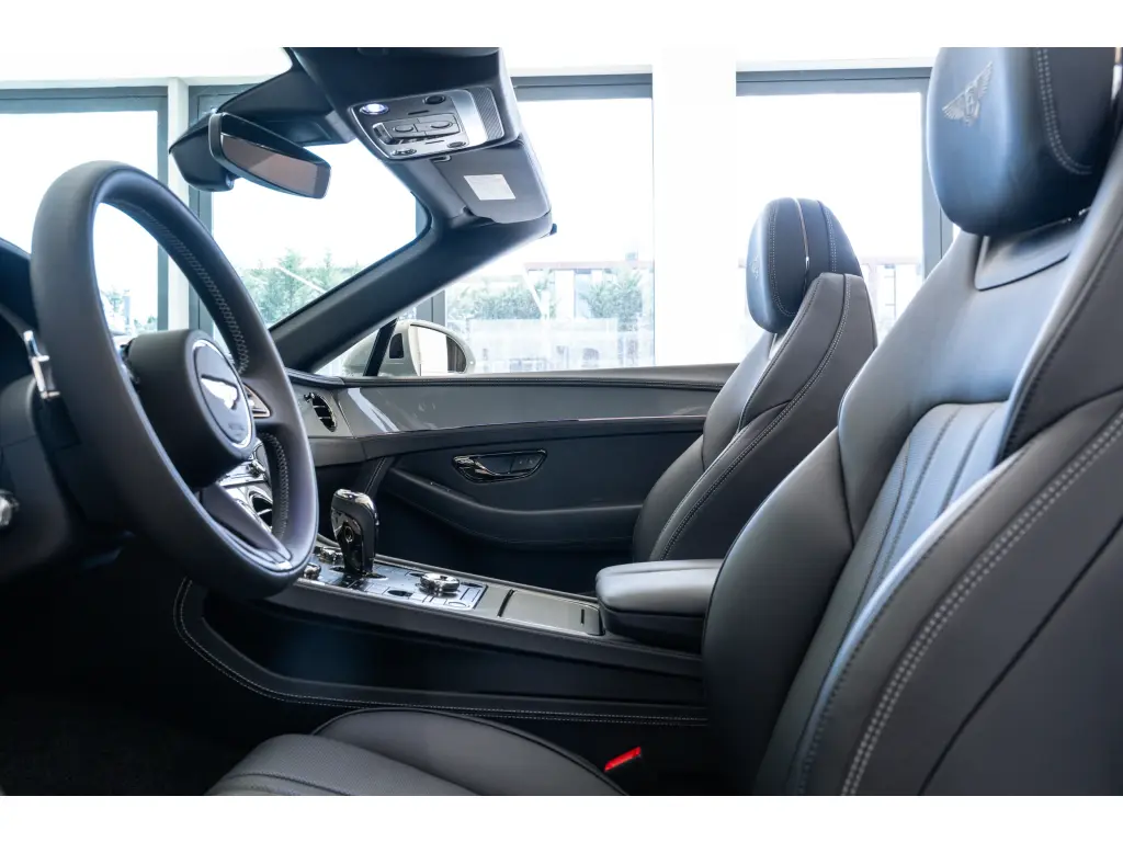 Image for 2026 Continental GT Convertible V8 Hybrid at position 2