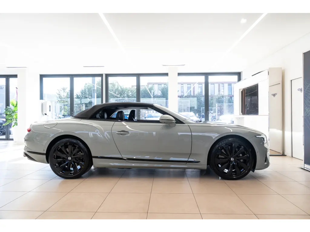 Image for 2026 Continental GT Convertible V8 Hybrid at position 5