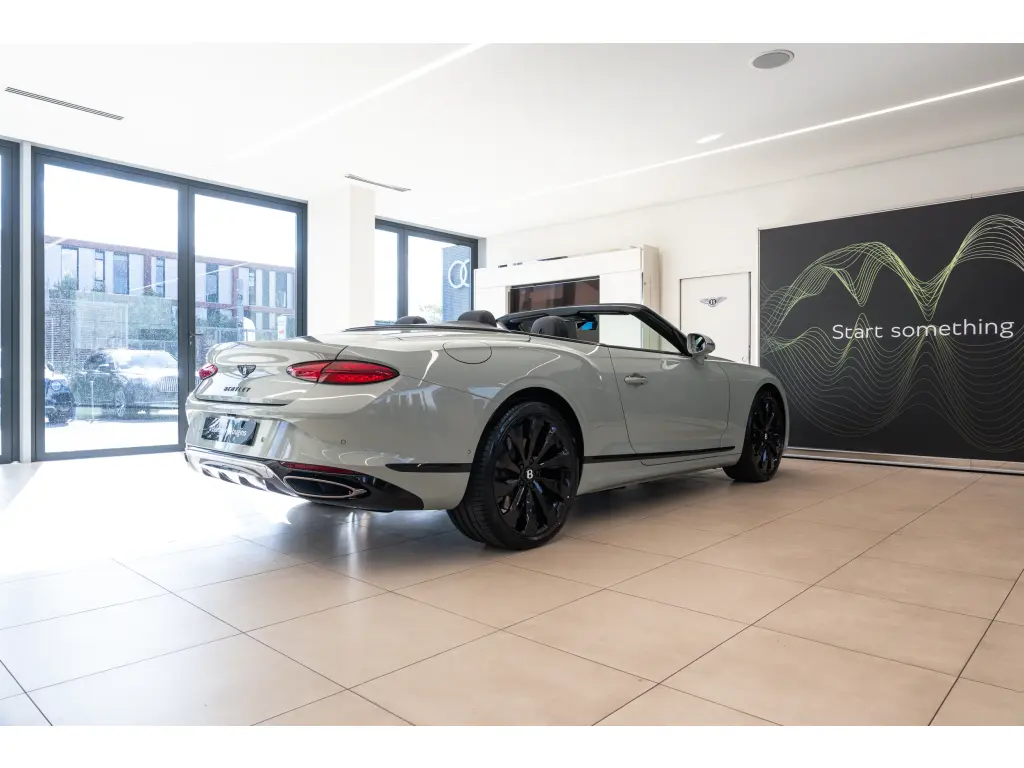 Image for 2026 Continental GT Convertible V8 Hybrid at position 3