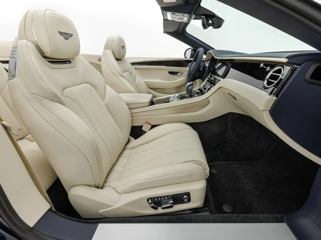 Image for 2026 Continental GT Convertible V8 Hybrid at position 2