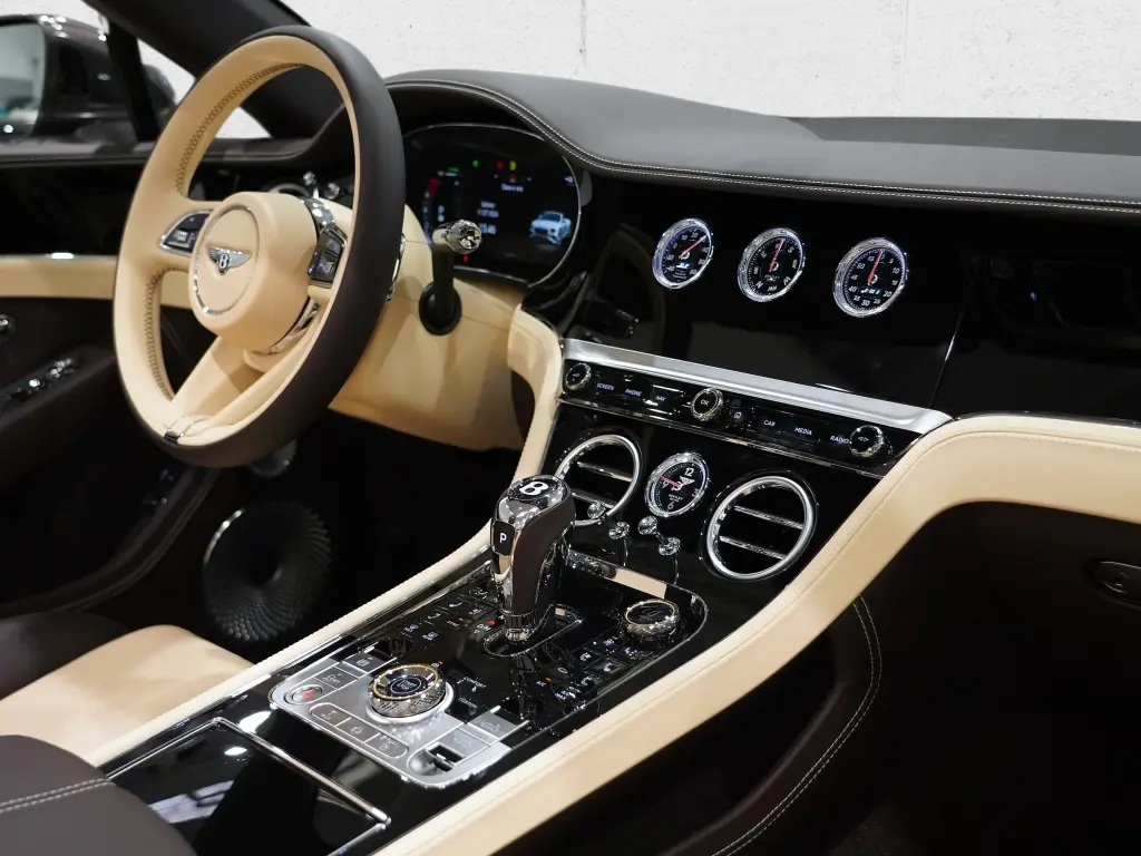 Image for 2026 Continental GT Convertible V8 Hybrid at position 2