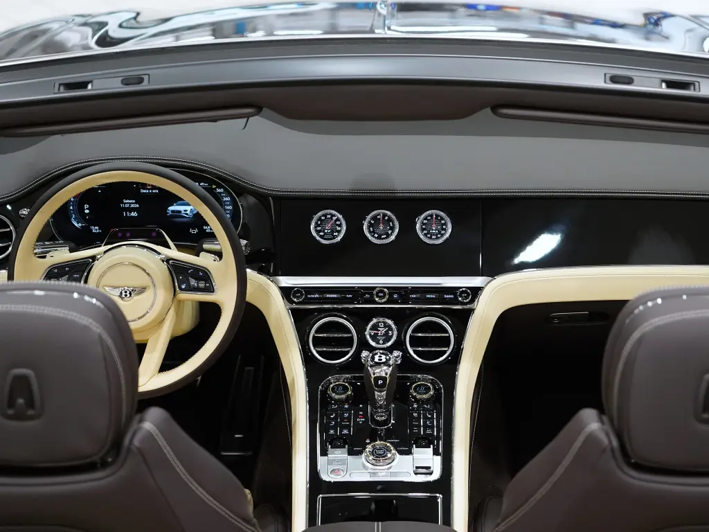 Image for 2026 Continental GT Convertible V8 Hybrid at position 4