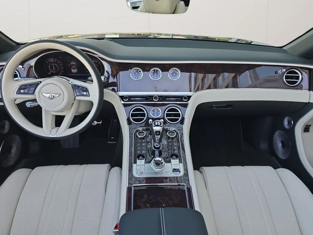 Image for 2026 Continental GT Convertible V8 Hybrid at position 4