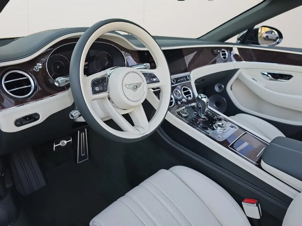 Image for 2026 Continental GT Convertible V8 Hybrid at position 2