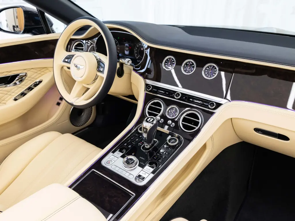 Image for 2026 Continental GT Convertible V8 Hybrid at position 2