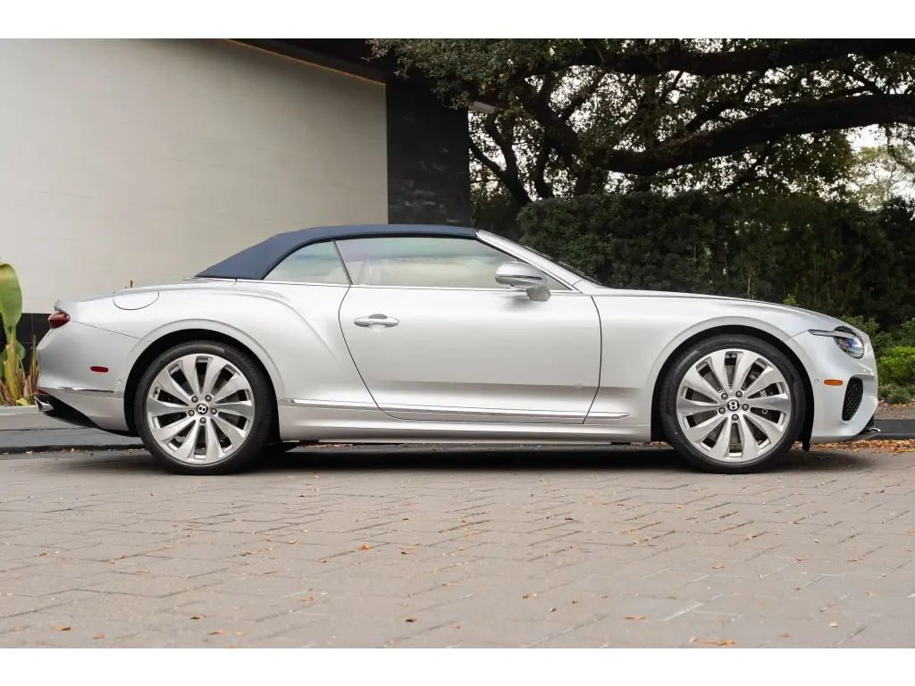 Image for 2026 Continental GT Convertible V8 Hybrid at position 5
