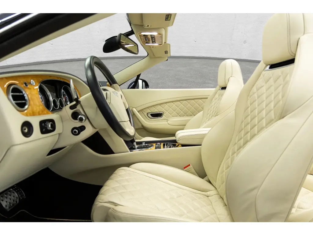 Image for 2017 Continental GT Convertible V8 at position 2
