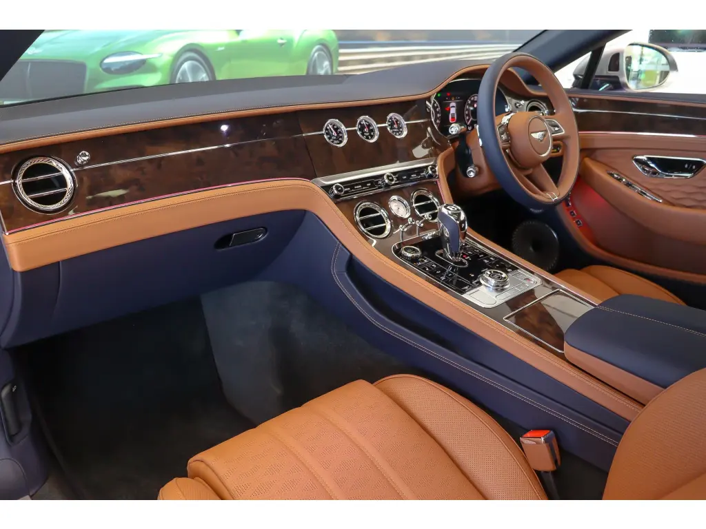 Image for 2026 Continental GT Mulliner V8 Hybrid at position 2