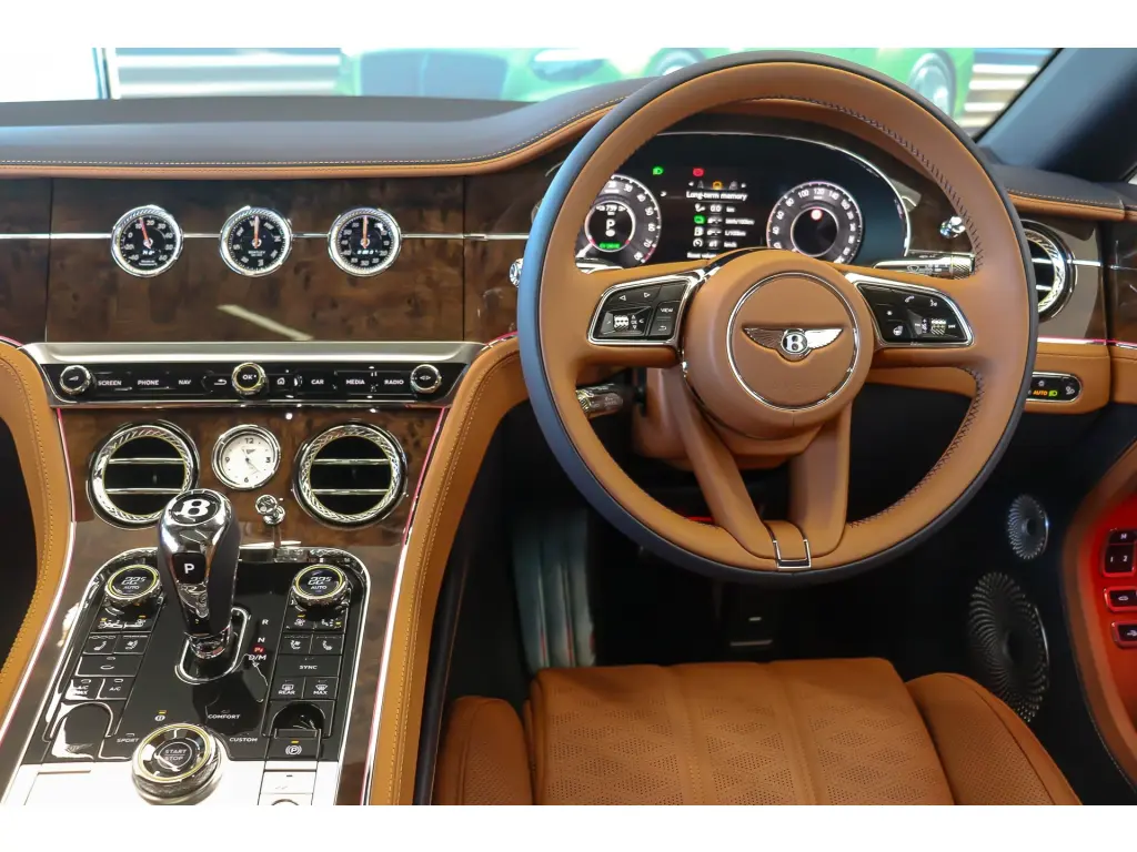 Image for 2026 Continental GT Mulliner V8 Hybrid at position 4
