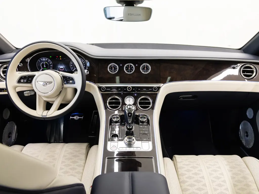 2026 Continental GT Mulliner V8 Hybrid vehicle image