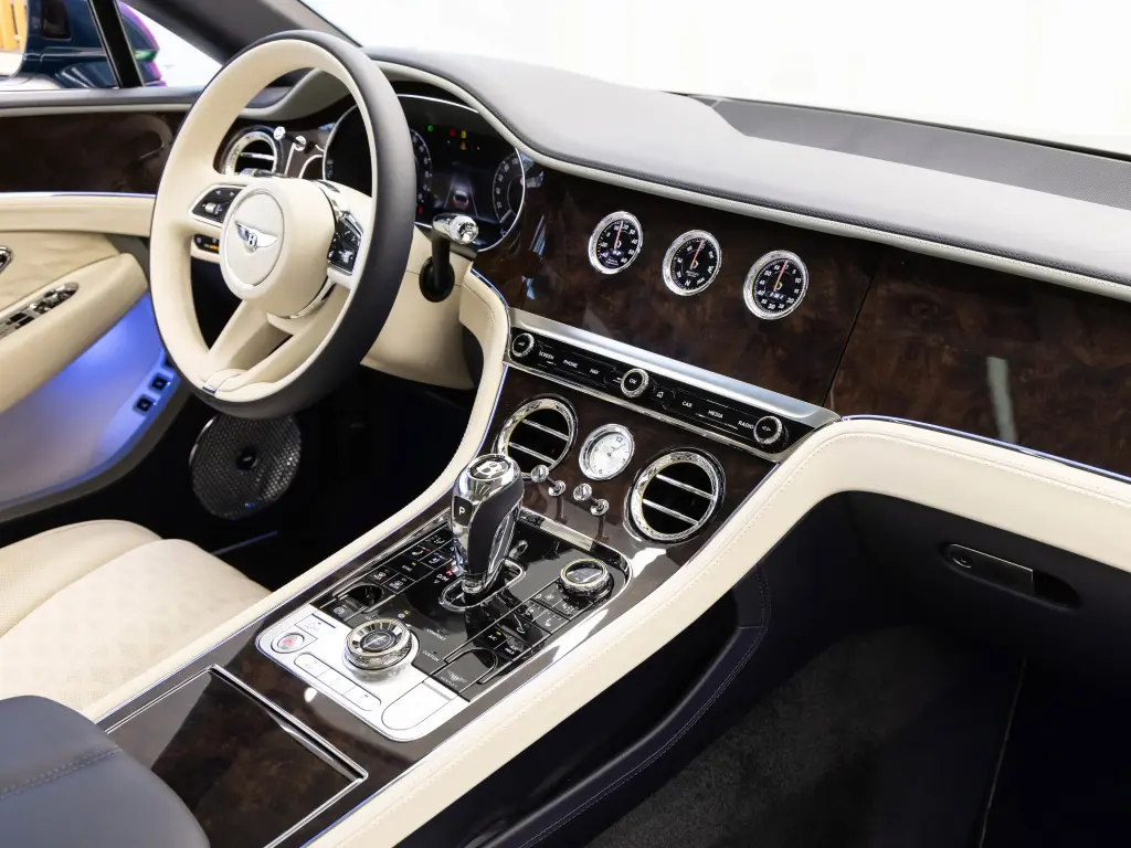 2026 Continental GT Mulliner V8 Hybrid vehicle image