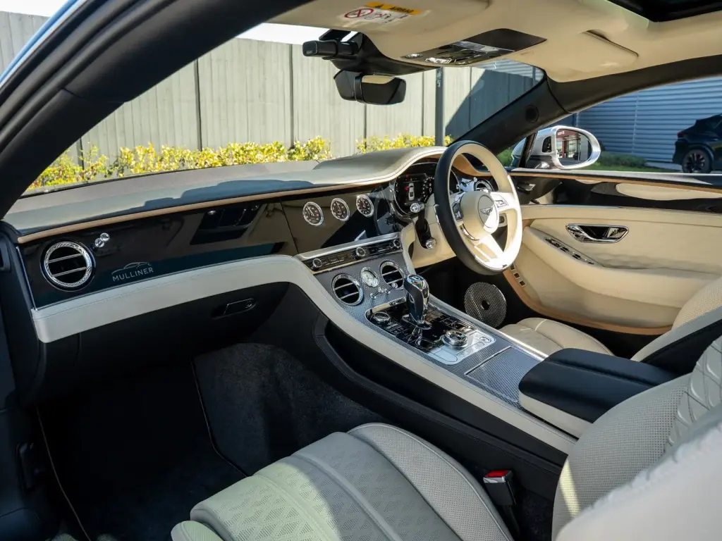 Image for 2026 Continental GT Mulliner V8 Hybrid at position 2