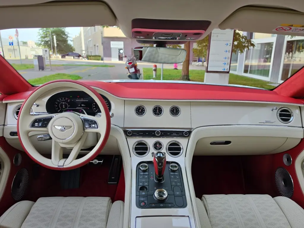 Image for 2026 Continental GT Speed V8 Hybrid at position 4