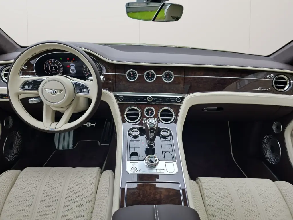 Image for 2026 Continental GT Speed V8 Hybrid at position 4