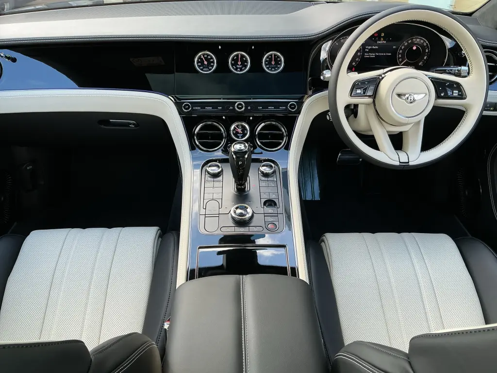 Image for 2026 Continental GT V8 Hybrid at position 4