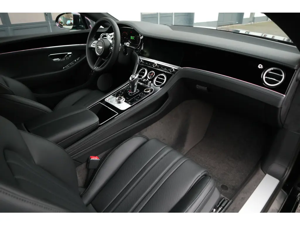 Image for 2026 Continental GT V8 Hybrid at position 2