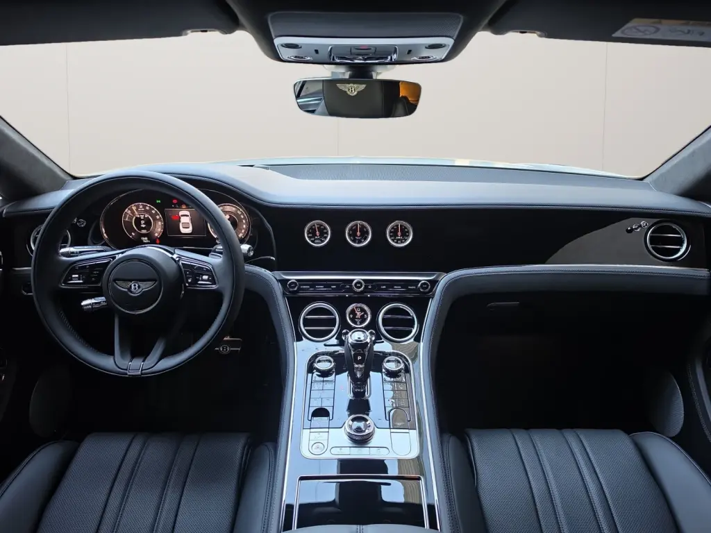 Image for 2026 Continental GT V8 Hybrid at position 4