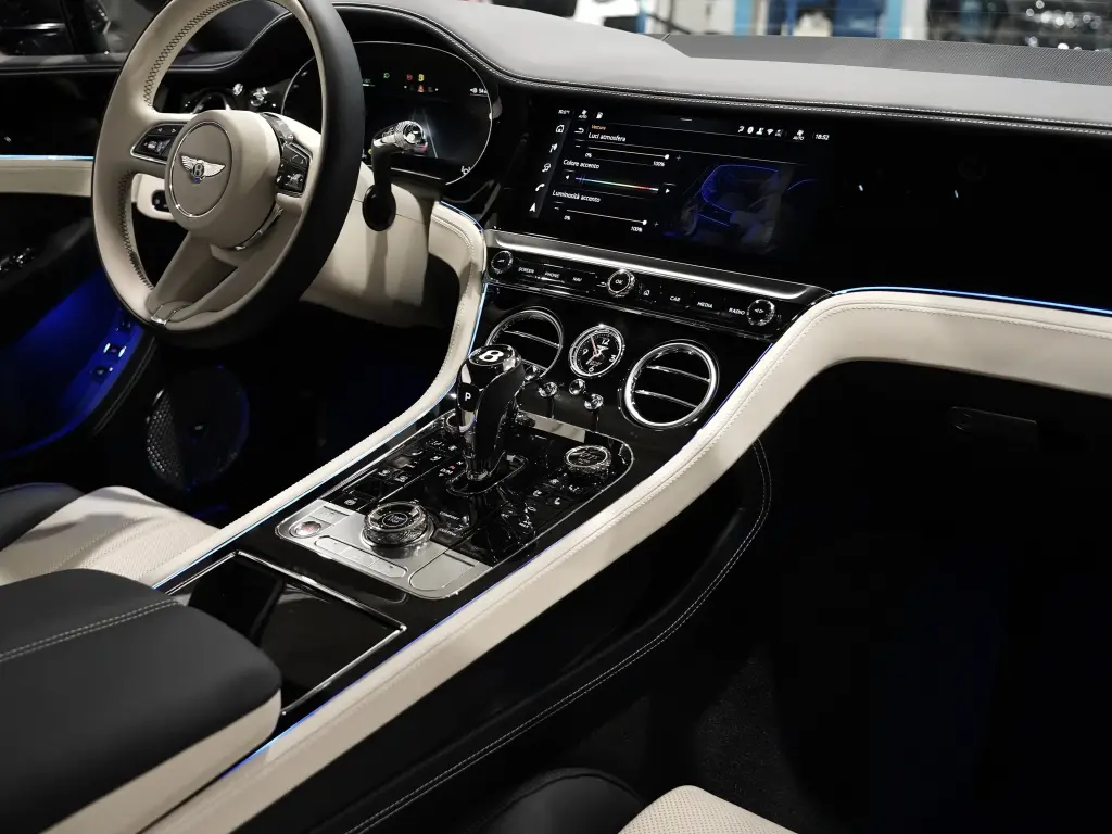 Image for 2026 Continental GT V8 Hybrid at position 2