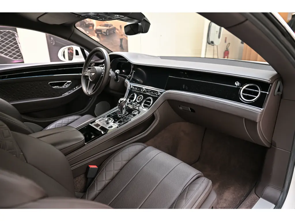 Image for 2019 Continental GT W12 at position 4