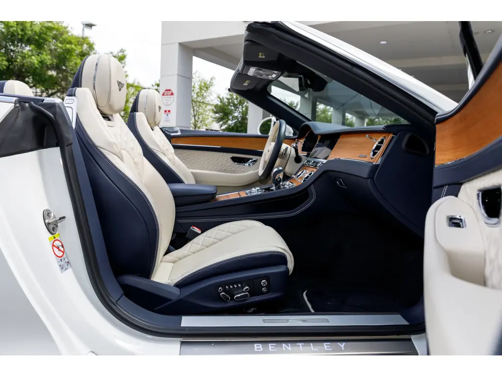 Image for 2023 Continental GTC Azure V8 at position 2