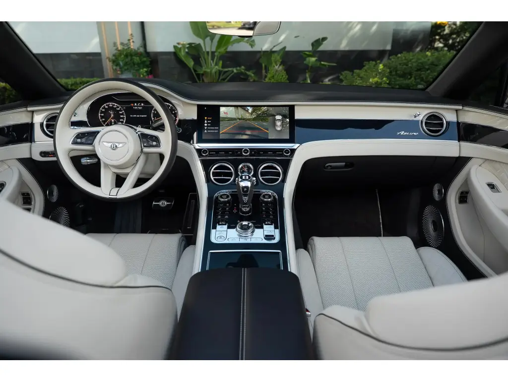 Image for 2023 Continental GTC Azure V8 at position 4