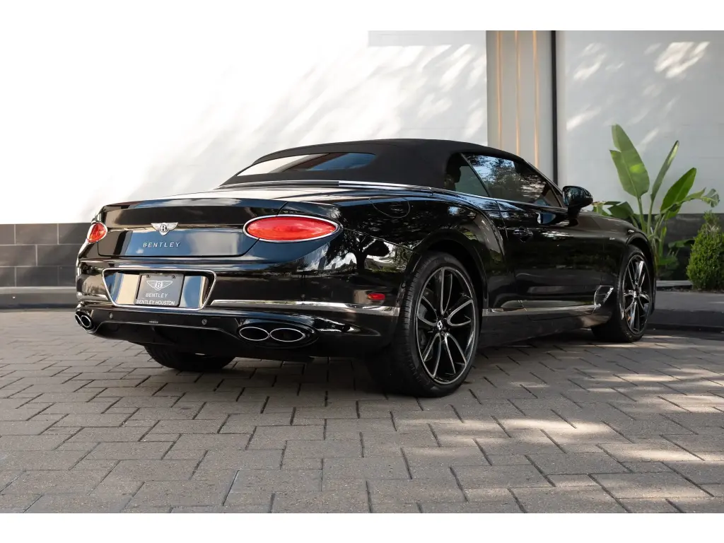 Image for 2023 Continental GTC Azure V8 at position 3