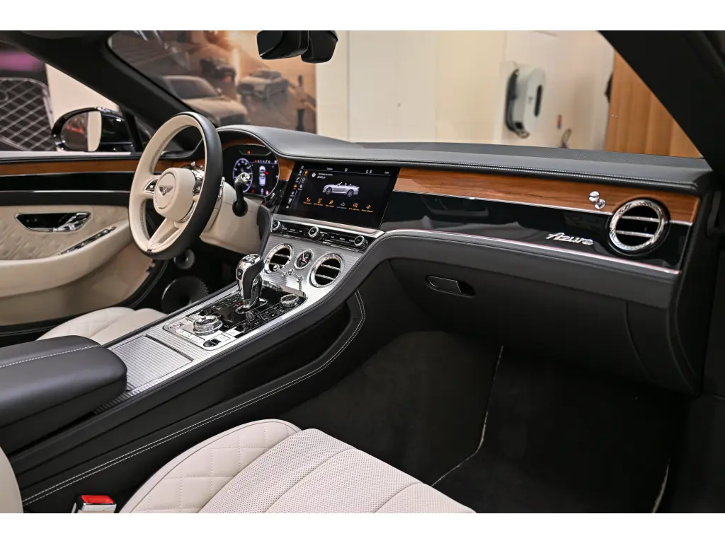 Image for 2023 Continental GTC Azure V8 at position 4
