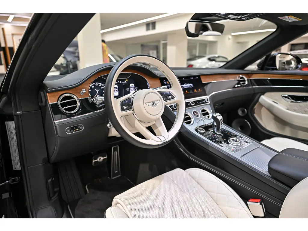 Image for 2023 Continental GTC Azure V8 at position 2