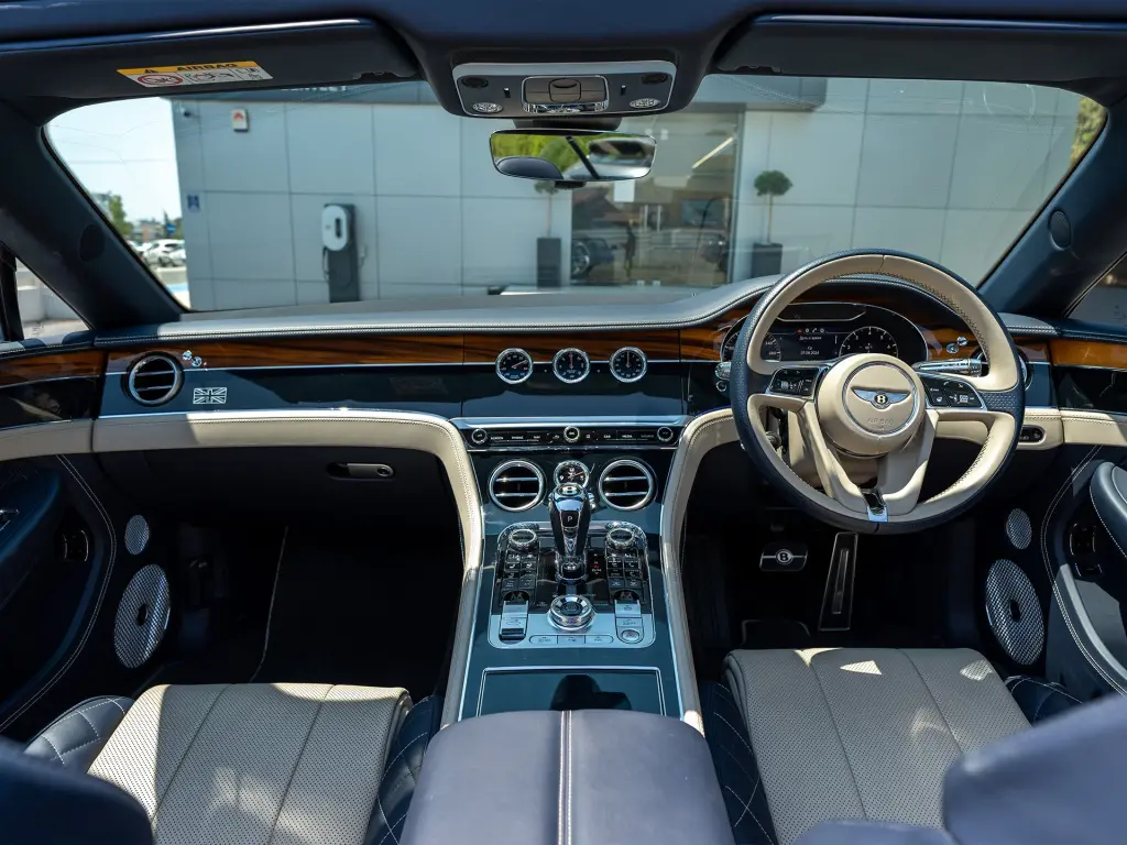 Image for 2019 Continental GTC First Edition W12 at position 4