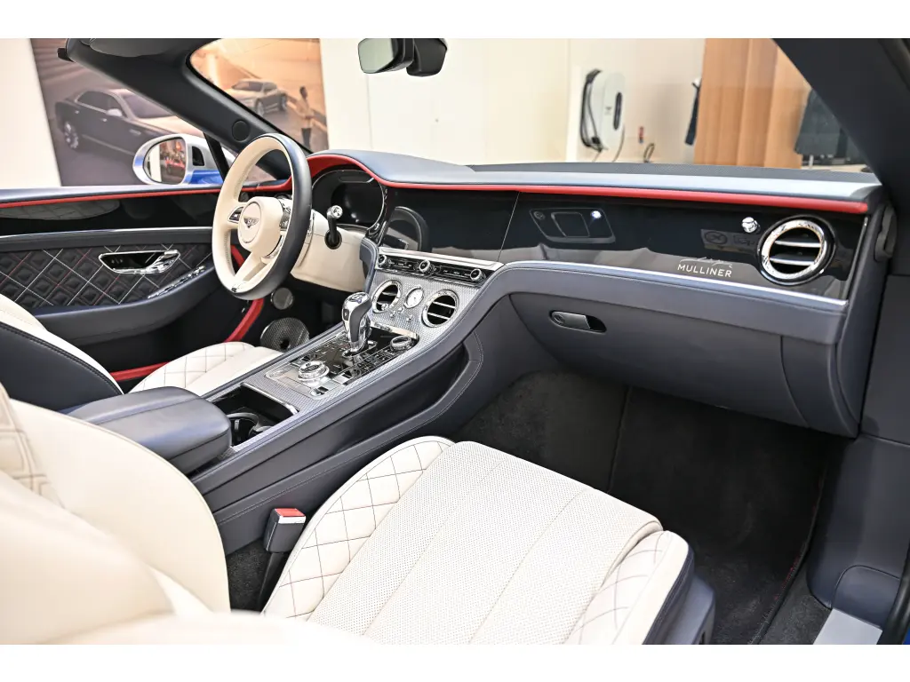 Image for 2021 Continental GTC Mulliner V8 at position 4