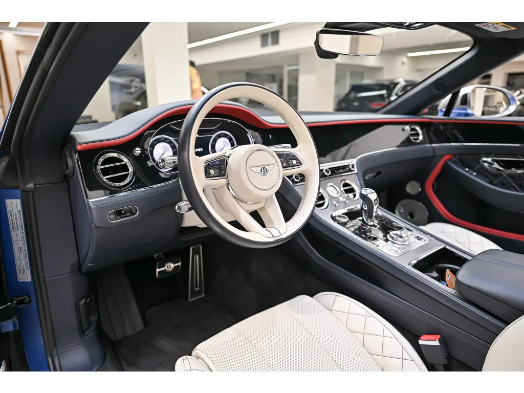 Image for 2021 Continental GTC Mulliner V8 at position 2