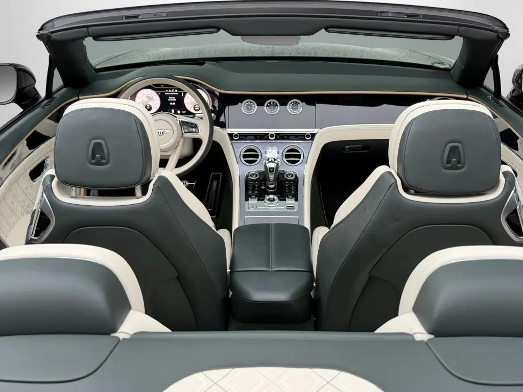 Image for 2024 Continental GTC Mulliner V8 at position 4